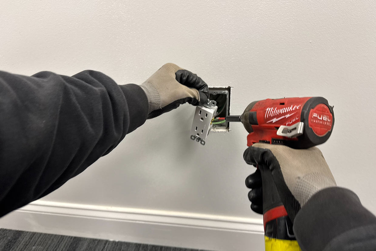 outlet-installatiion-and-repair-bte