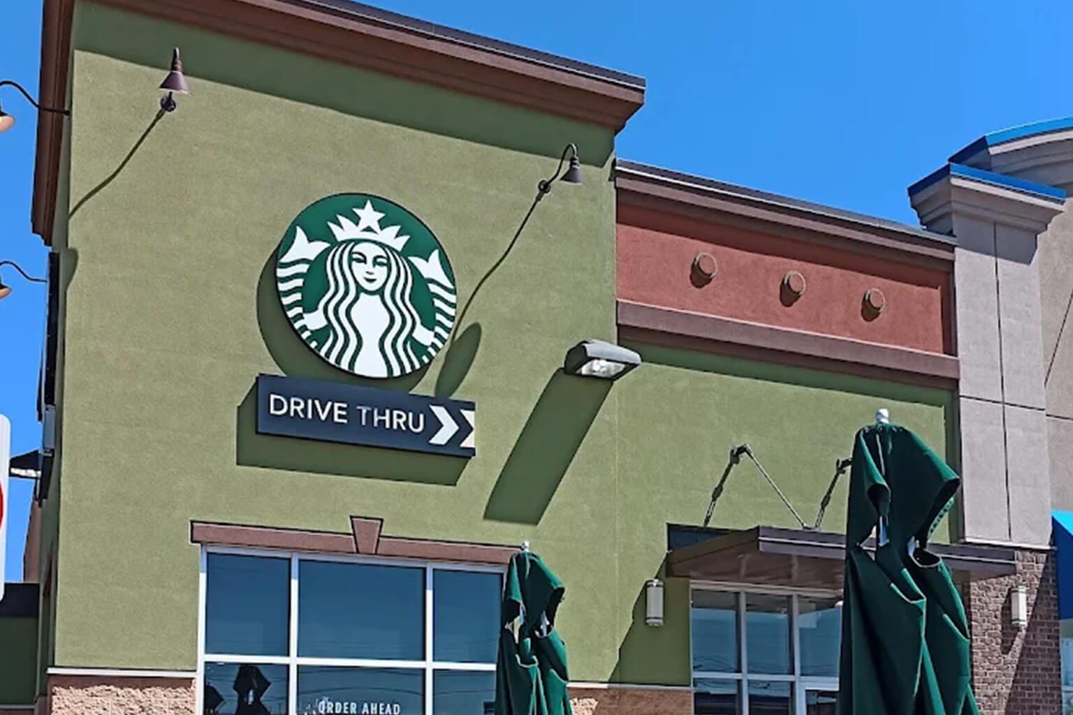 starbucks-outside-bte